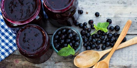 Jam pětiminutový černý rybíz (jednoduché recepty tlustého jamu pro zimu)